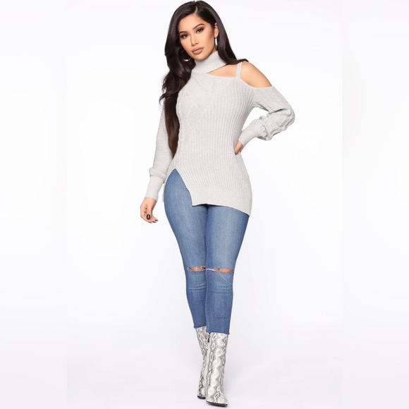 Keeping Me Away From The Cold Sweater - Picture 2 of 6